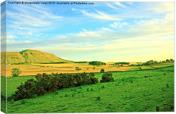 Beautiful Scottish landscape with rocky hills Canvas Print by Malgorzata Larys