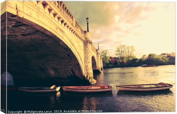 Richmond Bridge, Thames River, Richmond, London, U Canvas Print by Malgorzata Larys