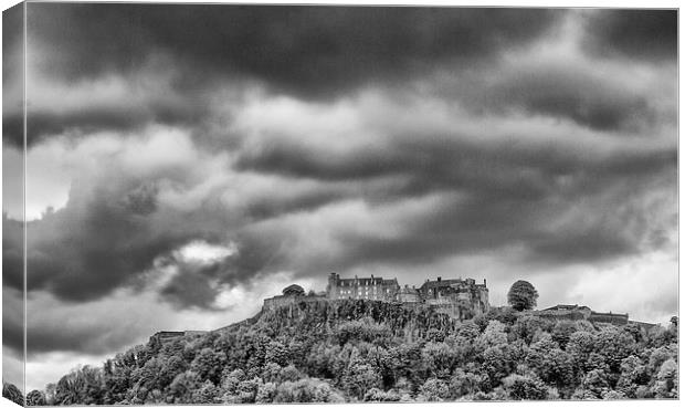  Stirling Castle Canvas Print by Ian Young