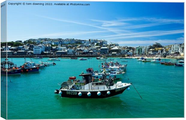 St Ives Harbour Canvas Print by tom downing