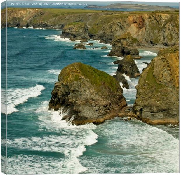 Bedruthan stacks Canvas Print by tom downing