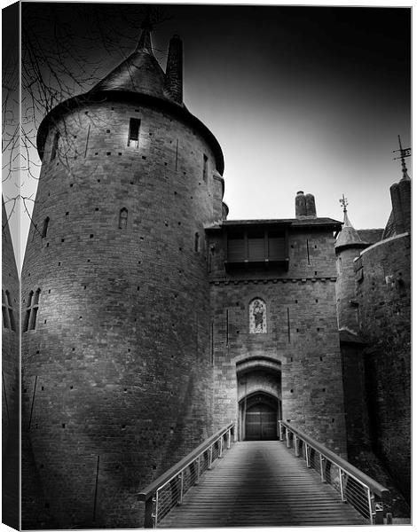  Castell Coch Canvas Print by paul holt