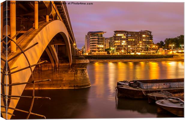 across the thames from Grosvenor bridge Canvas Print by mike cooper