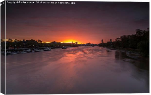  sunrise from Chelsea bridge Canvas Print by mike cooper