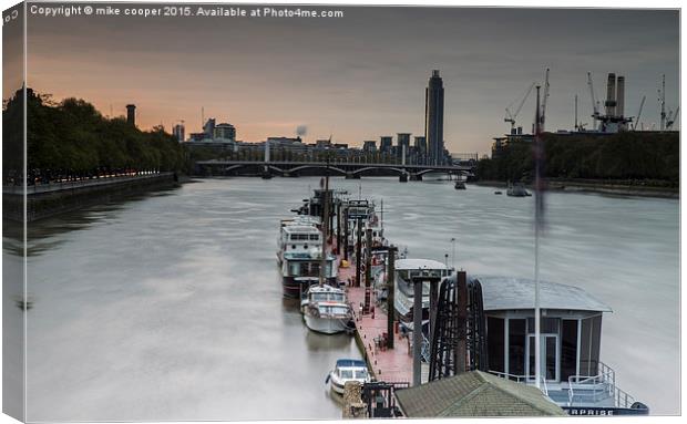  The Thames at dawn Canvas Print by mike cooper