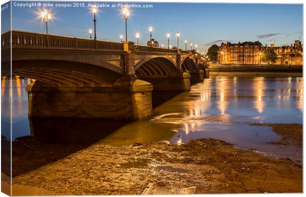 low tide at Battersea  bridge Canvas Print by mike cooper