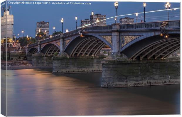  twilight over Battersea bridge Canvas Print by mike cooper