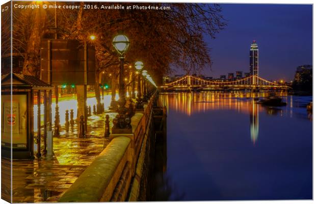 a wet Chelsea evening Canvas Print by mike cooper