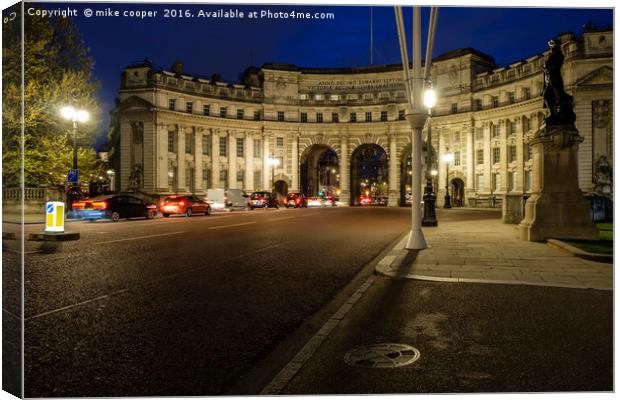 up the Mall to Admiralty arch Canvas Print by mike cooper