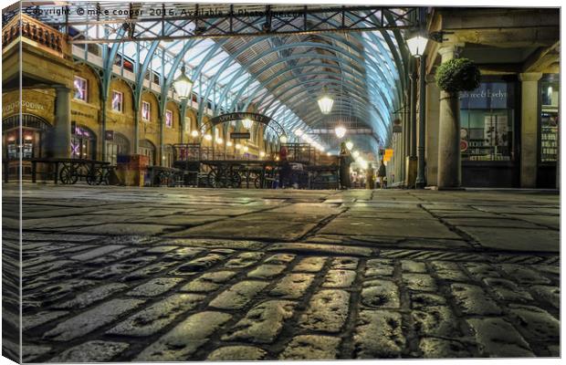 Covent garden street level Canvas Print by mike cooper