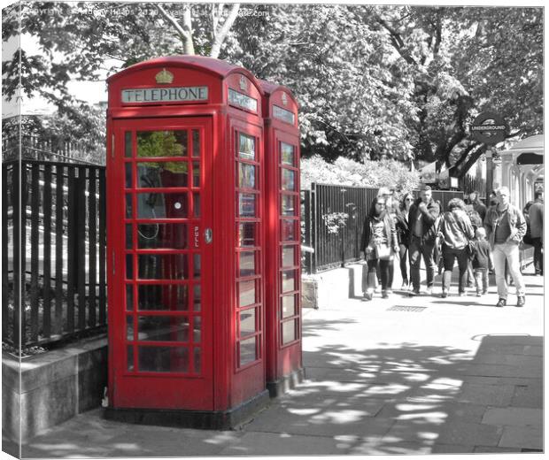 Good old British red telephone box Canvas Print by Andrew Heaps