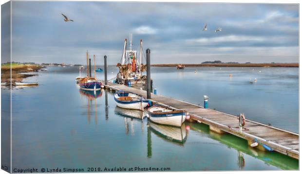 Oh I do like to be beside the seaside.. Canvas Print by Lynda Simpson