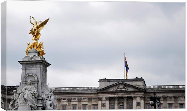  Buckingham Palace and Victoria memorial Canvas Print by Simon Hackett