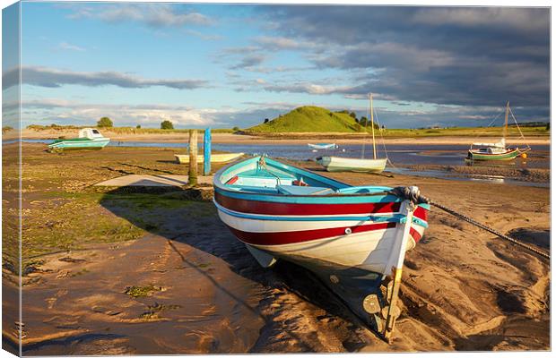 Boats at Alnmouth. Canvas Print by Andrew Ray