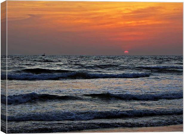  Sunset in Arabian Sea Canvas Print by Lalam M