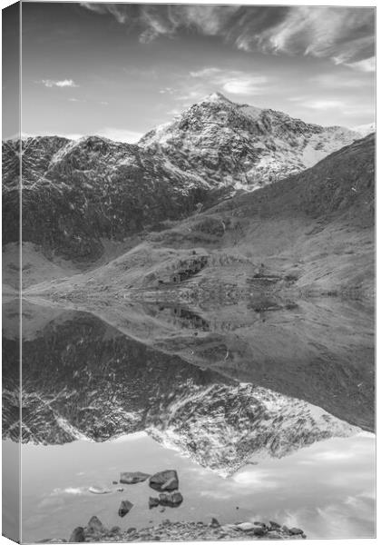 Snowdon in winter black and white Canvas Print by Jonathon barnett