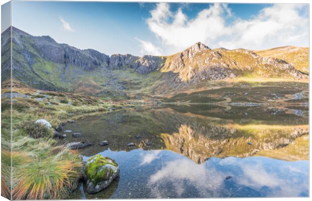 Reflections on Llyn Idwal Canvas Print by Jonathon barnett