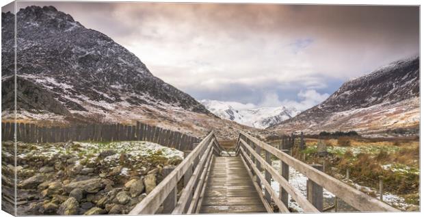 Tryfan view from a wooden bridge Canvas Print by Jonathon barnett