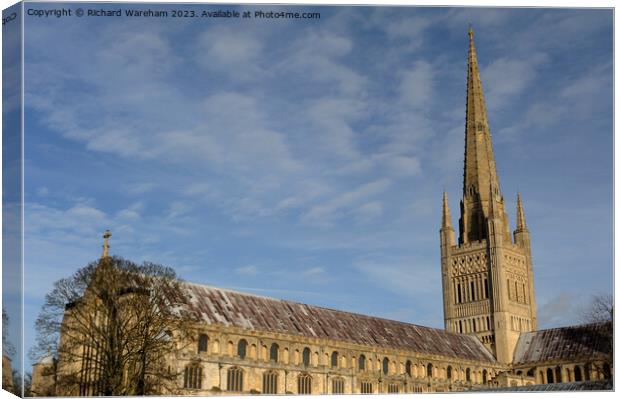 Norwich Cathedral. Canvas Print by Richard Wareham