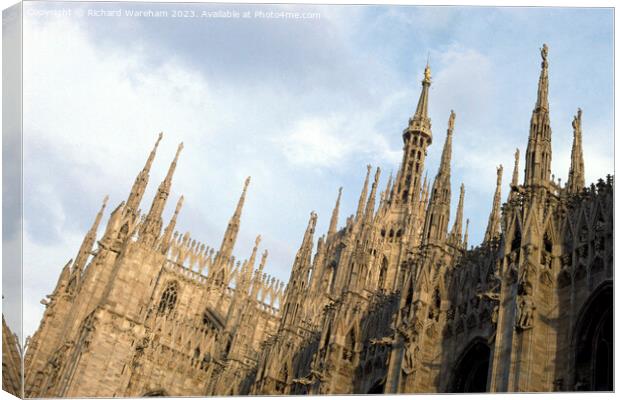  Duomo Milan Canvas Print by Richard Wareham