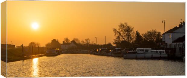 Torksey lock  Canvas Print by Jason Thompson