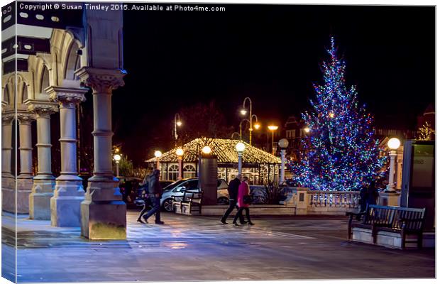 Night out in Southport Canvas Print by Susan Tinsley