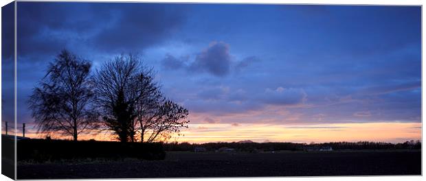  Sun setting over East Lothian Canvas Print by Alan Whyte