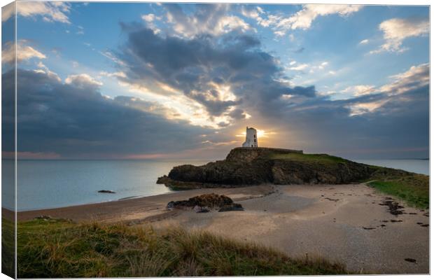 Sun setting behind Twr Mawr Lighthouse, Wales Canvas Print by Andrew Kearton