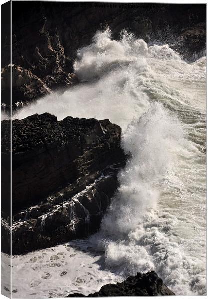  Powerful waves breaking on the rocks  Canvas Print by Andrew Kearton