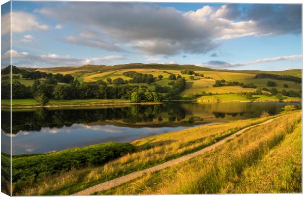 Ladybower reservoir in summer Canvas Print by Andrew Kearton