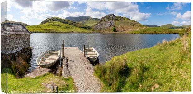 Llyn y Dywarchen a small fishing lake in Snowdonia  Canvas Print by Gail Johnson