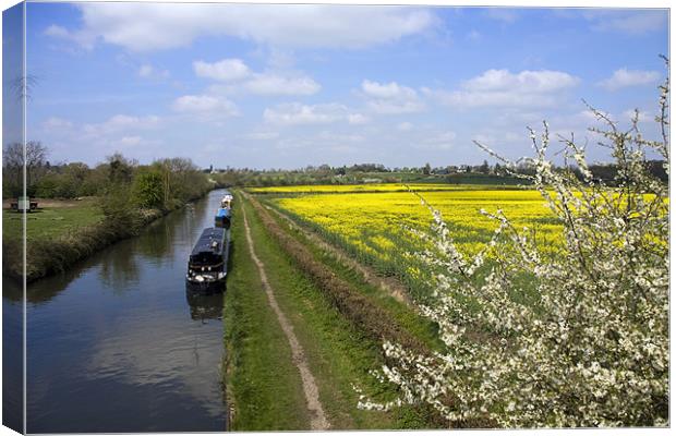 The Grand Union canal Canvas Print by Gail Johnson