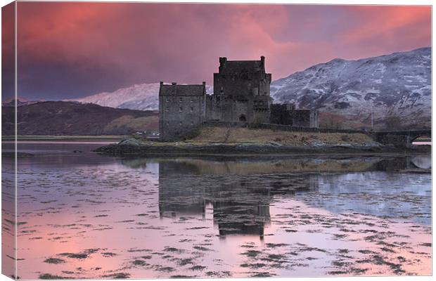 Eilean Donan Castle Canvas Print by Gail Johnson