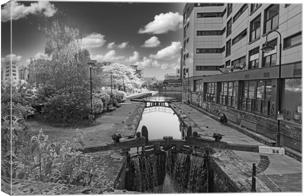 Rochdale Canal in Manchester City Centre Canvas Print by Glen Allen