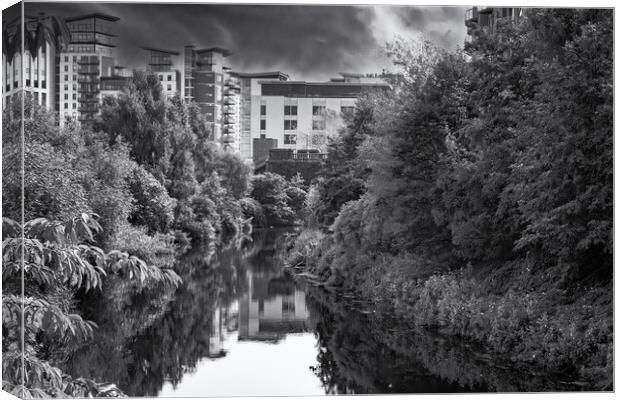 Living by the Leeds Liverpool Canal Canvas Print by Glen Allen