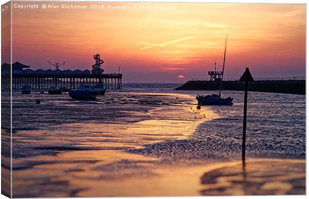       Herne bay harbour and pier.                  Canvas Print by Alan Glicksman