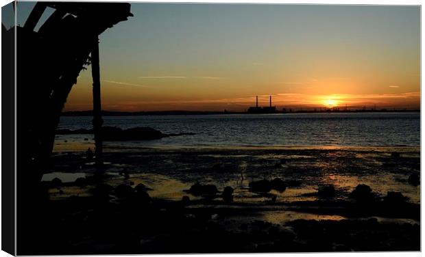 shipwrecked sunset on the river thames, Gravesend Canvas Print by pristine_ images