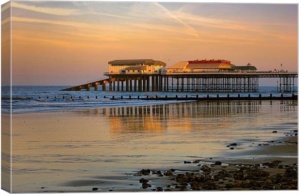  Evening in Cromer Canvas Print by Broadland Photography