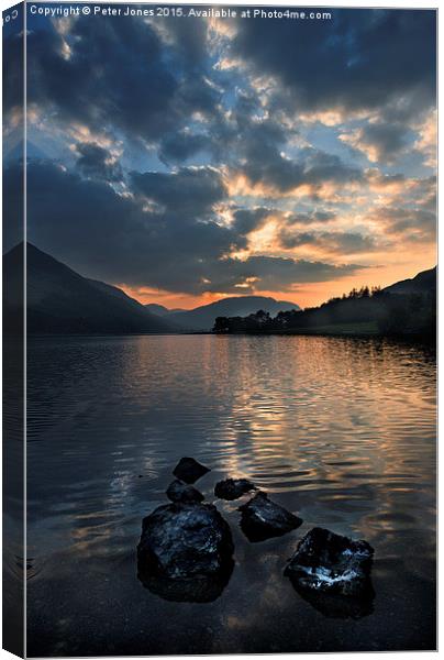  Sunset over Buttermere in the Lake District. Canvas Print by Peter Jones