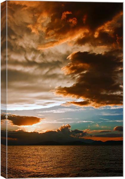 Mammatus clouds at sunset ahead of violent thunder Canvas Print by ken biggs