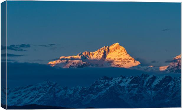 Landscape view of Mountain range  Canvas Print by Ambir Tolang