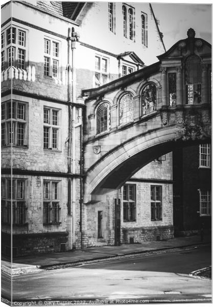 Bridge of Sighs Oxford Canvas Print by Gary Turner