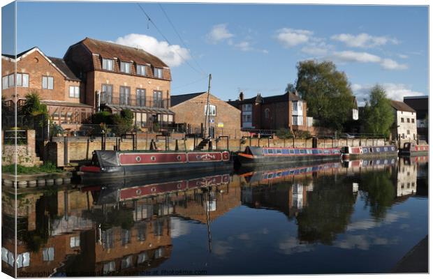 Canal Boats Tewkesbury Canvas Print by Kevin Round