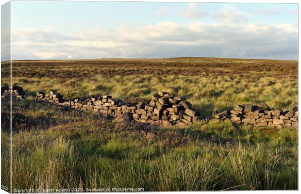 Outdoor field Stanage wall Canvas Print by Kevin Round