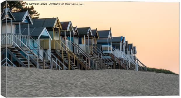 Wells Beach Huts (5) Canvas Print by Jo Sowden