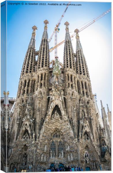 Sagrada Família Canvas Print by Jo Sowden