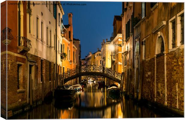 Venice at night Canvas Print by Jo Sowden