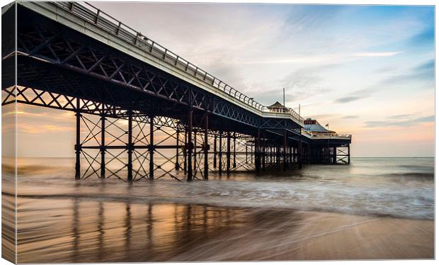  Cromer pier Canvas Print by Chris Lewis