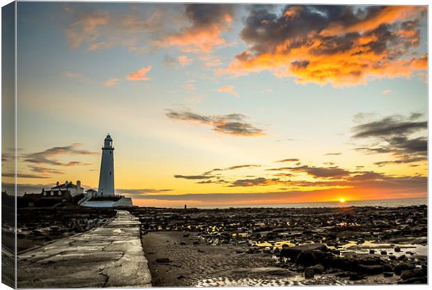 Lighthouse on a beautiful morning........ Canvas Print by Naylor's Photography
