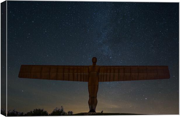 Angel of the North at Night Canvas Print by Les Hopkinson